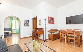 Rental In Rome Santini Apartment